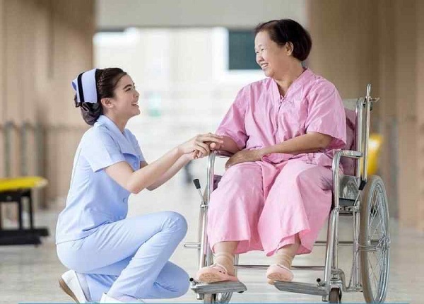 Những điểm khác biệt giữa điều dưỡng và y tá