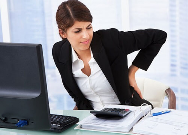 Người có công việc hay ngồi lâu cũng là nguyên nhân gây nên bệnh trĩ