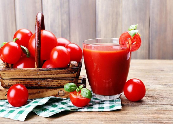 Nước ép cà chua rất hiệu quả đối với da dầu, lỗ chân lông to