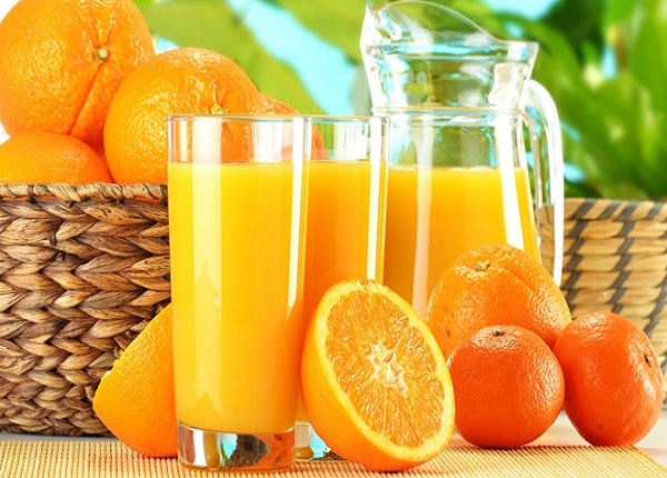 Nước cam là một nguồn cung cấp vitamin C dồi dào giúp mang lại một làn da trắng sáng