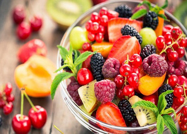 Người bệnh thoái hoá khớp gối nên ăn nhiều rau và trái cây