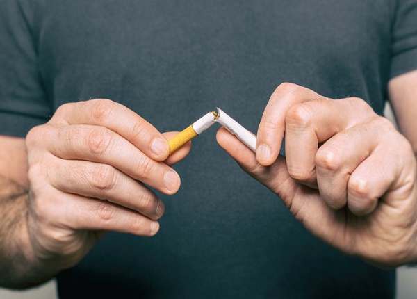 Hút thuốc lá cũng sẽ gây ra những ảnh hưởng xấu đến cơ quan sinh dục của nam giới
